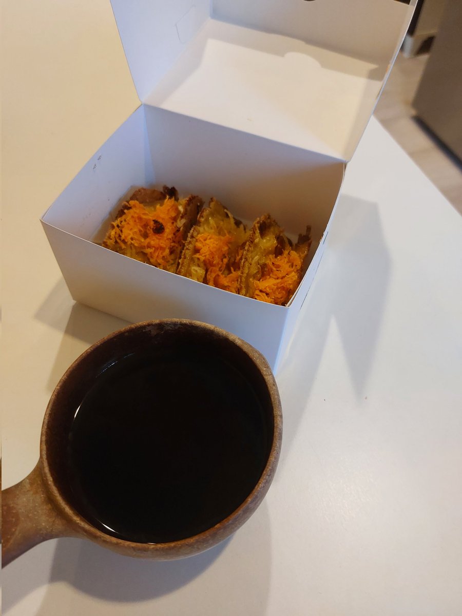 mongkhonaiam's tweet image. ขนมเบื้องกับกาแฟ เข้ากันดี😘