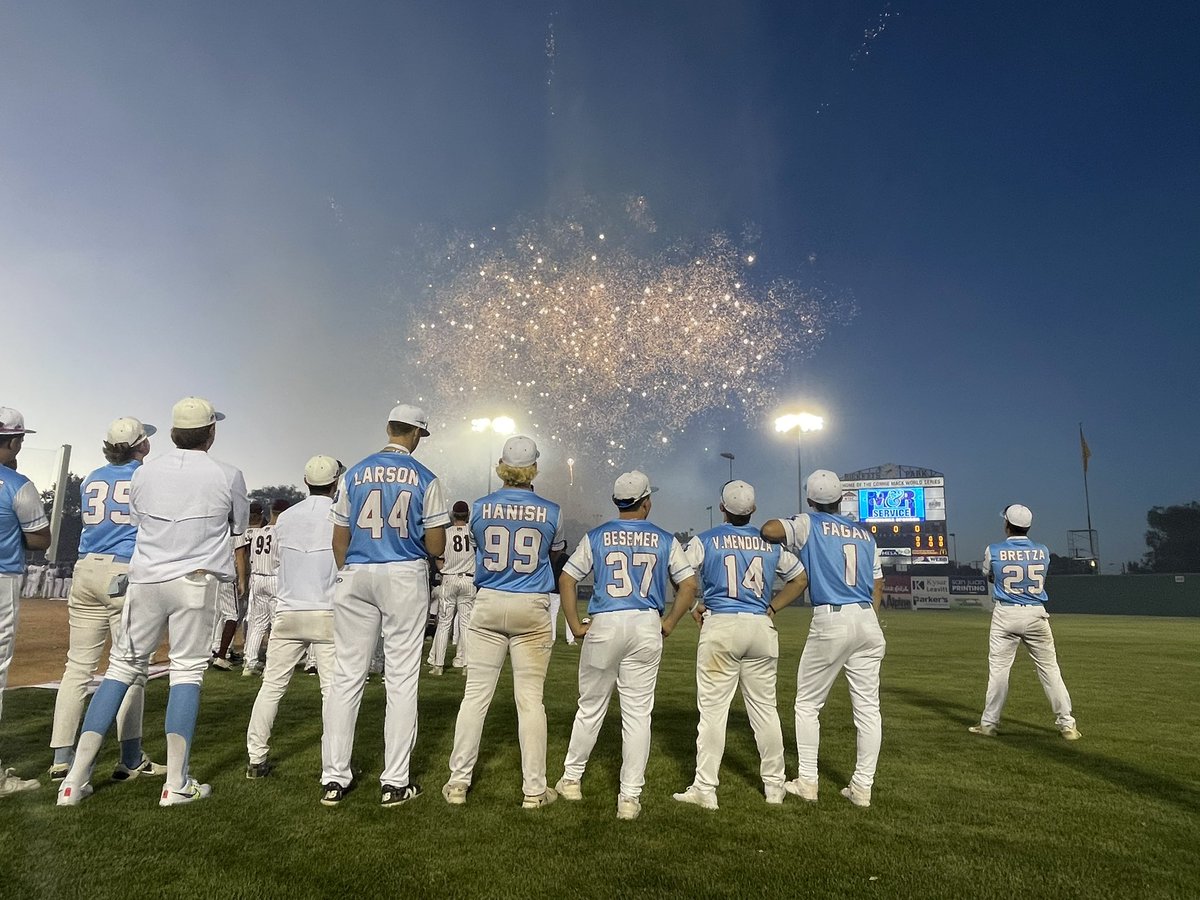 Opening ceremonies of the <a href="/conniemackwsbb/">Connie Mack World Series</a> let’s go <a href="/NoahFagan3/">Noah Fagan</a> &amp; team <a href="/zingerbats/">Zinger Bats</a> <a href="/ZingerProspects/">Zinger Prospects</a> amazing night.