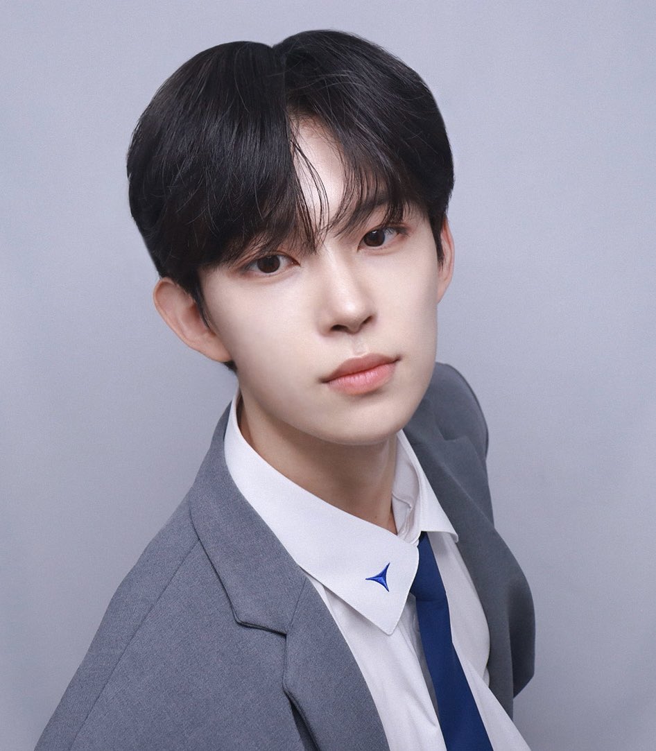 kgwletgo's tweet image. 소개팅 왼쪽사진보고나갔는데 오른쪽 남자 나오면 어떻게할거야... 엠비티아이랑 반응 알려줘......