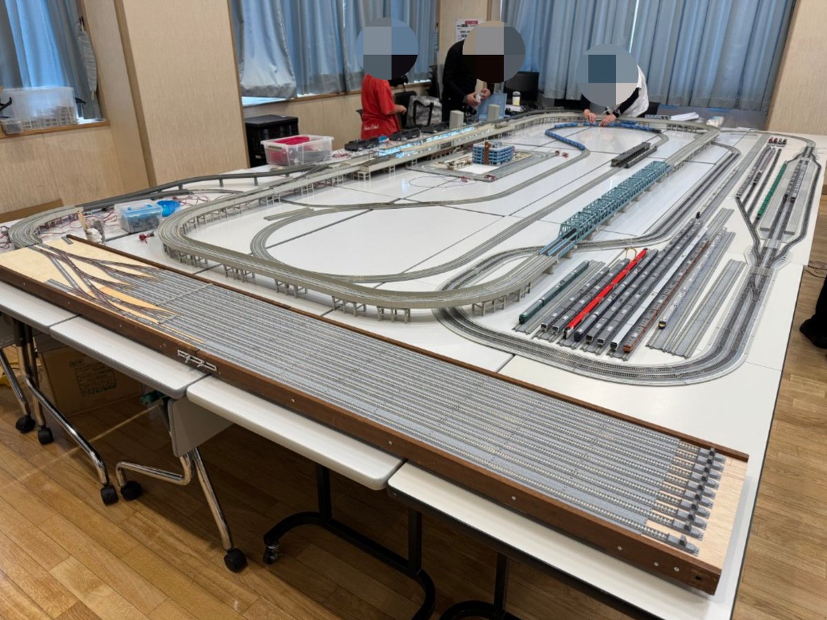 tani_103's tweet image. 昨日は縁あっての地域のイベントで模型運転。今年で三回目となりまして恒例の出し物になってきました。
多くのお子様に楽しんで頂いて良かったです。
注意書きが洒落てて思わずニヤリ。