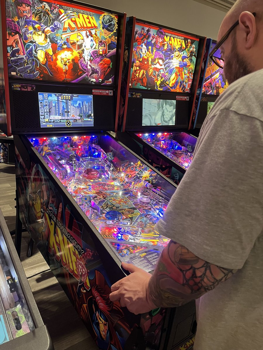 bootmanmstz's tweet image. We went to the pinball hall of fame here in Vegas today. Found two badasd machines I fell in love with