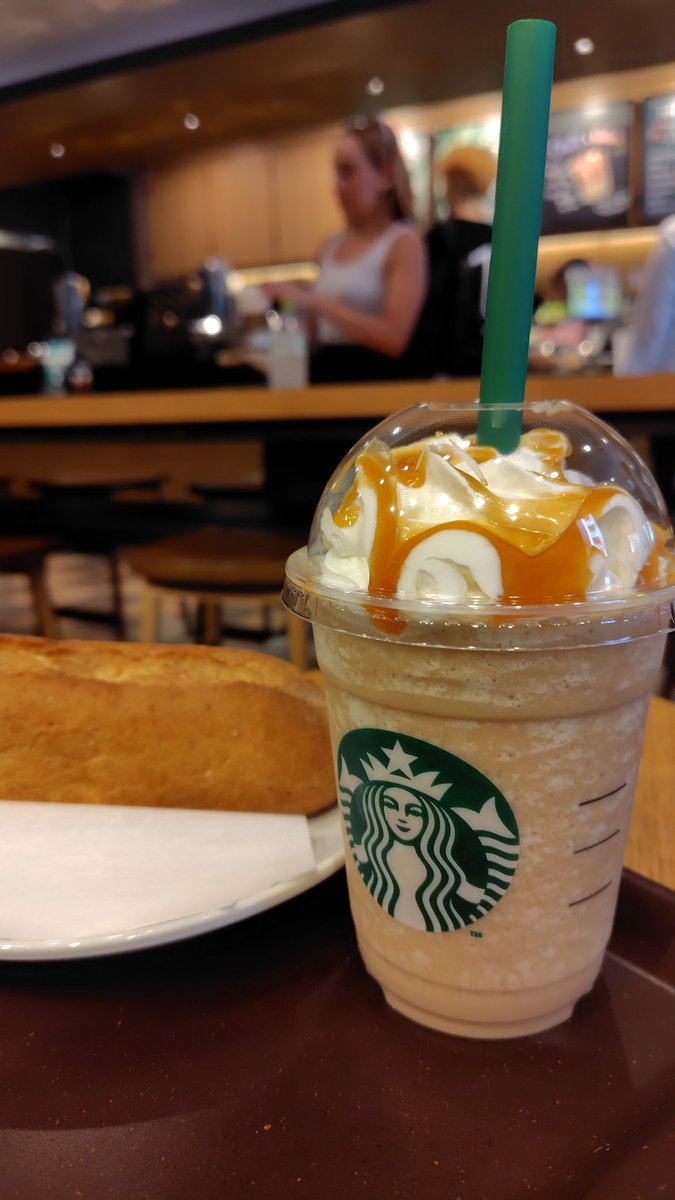 今日昼休み仕事だったから今休憩。
おかげで優雅なランチですが、出費やばいのよね私？？？？？
節約はどうしたの？？？？