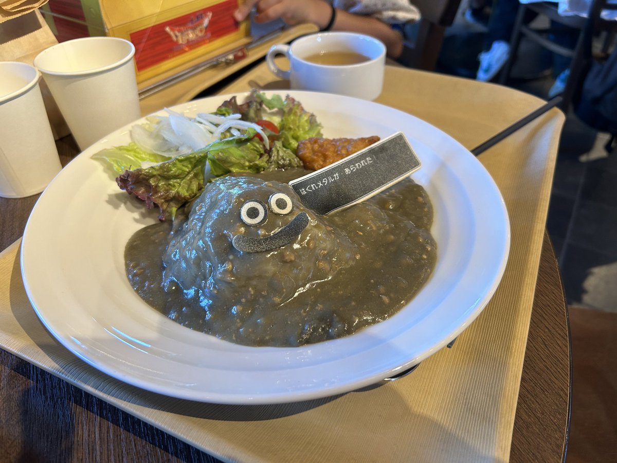 kurodadouble's tweet photo. 淡路島へ到着。娘のリクエストでニジゲンノモリへ。お皿の上にはぐれメタル発見！

#ドラゴンクエスト
#ニジゲンノモリ
#ドラゴンクエストアイランド
#淡路島 https://t.co/ob33lf2CW0