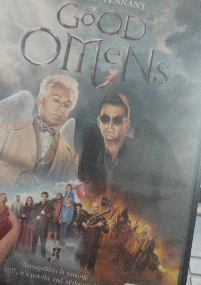 ineffablenath's tweet image. ESYOY SENTSDA EN MI CAMA Y SE ME CAYÓ EL DVD ENCIMA, NO ENTRA AIRE, NO SÉ WUE LO MOVIÓ
Esto debe ser una señal...