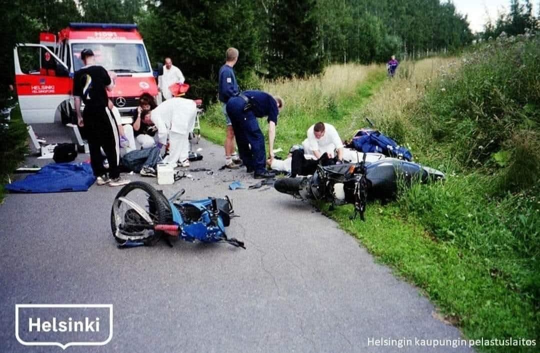 taisto_hakala's tweet image. Polkupyörät, mopot, sähköpotkulaudat ja muut kulkuvälineet ovat monen lapsen ja nuoren käytössä koulutiellä. Vanhemmat, huolehdittehan ennen koulujen alkua, että asenteet ja liikennesäännöt ovat hallussa, kulkuneuvot kunnossa sekä turvalaitteet käytössä.
#koulutie #turvallisuus