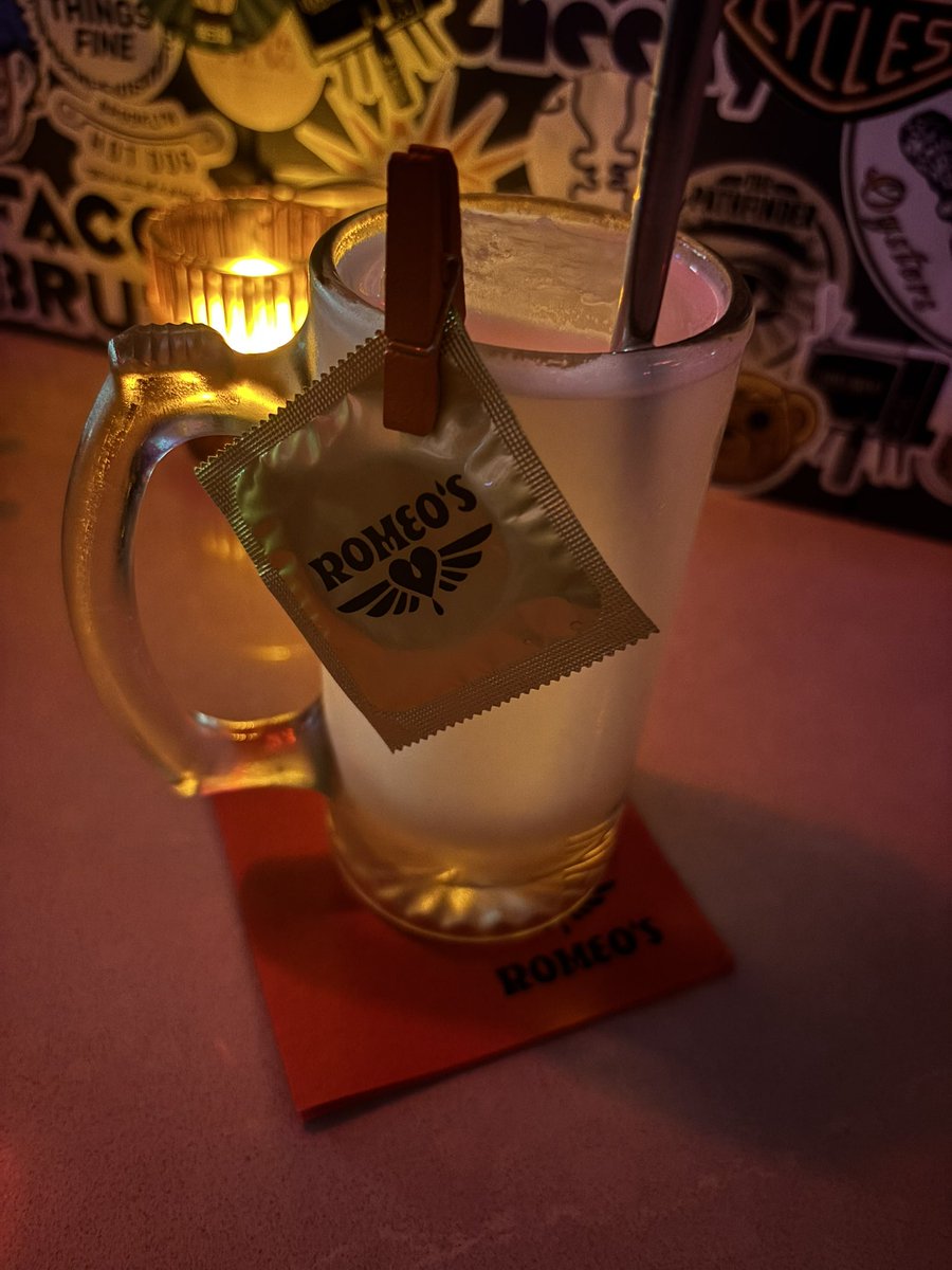 MrDeeko27's tweet image. why did they put this on my drink?????
