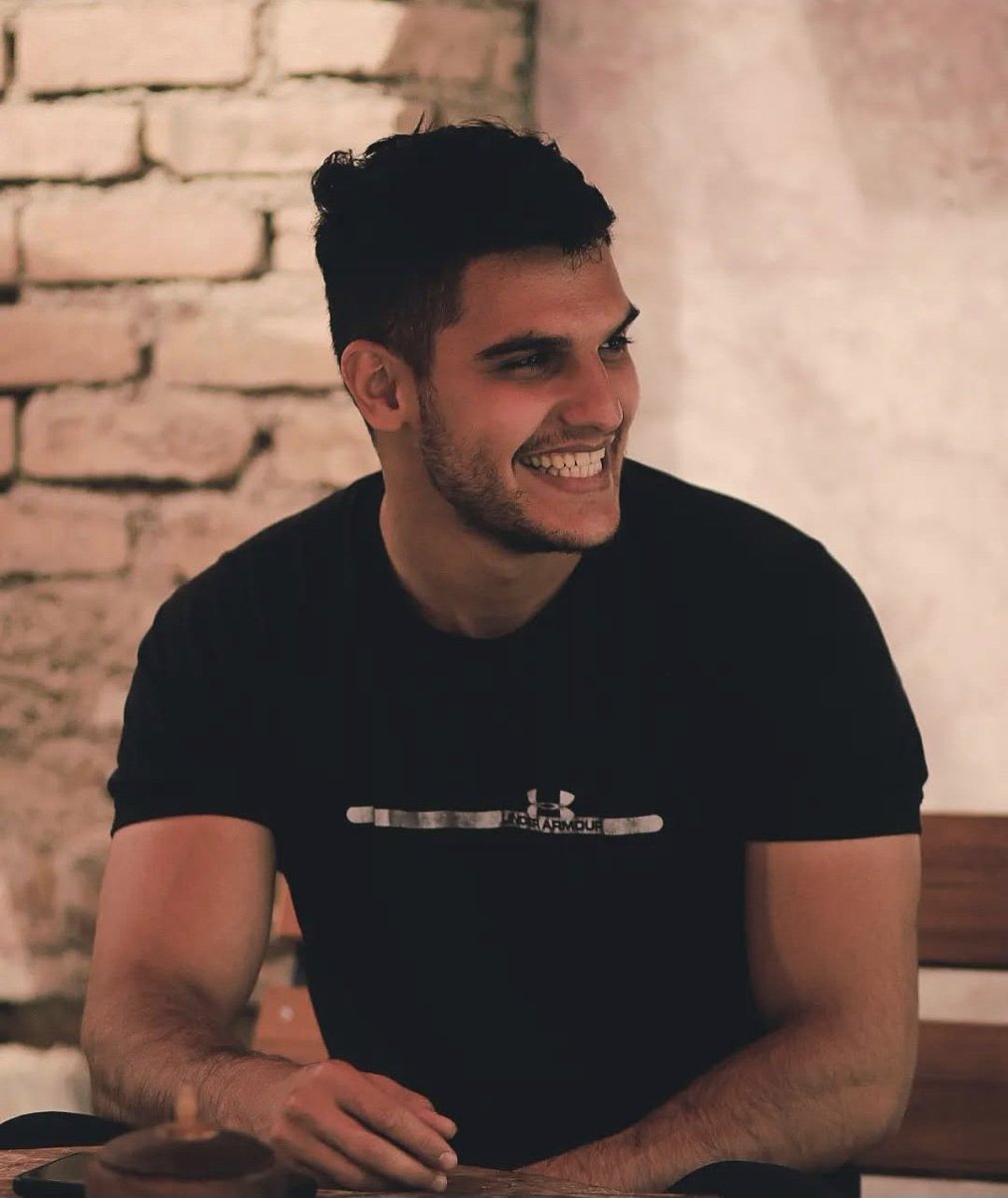 چیاکو یوسف‌نژاد، یکی از مصدومان آتش‌سوزی روز پنج‌شنبه در منطقه آبیدر سنندج، به‌دلیل شدت جراحات ناشی از سوختگی، ساعاتی پیش درگذشت. در این حادثه، شش نفر دچار سوختگی شدند که متأسفانه تاکنون حمید مرادی و چیاکو یوسف‌نژاد، جان خود را از دست داده‌اند. حال عمومی خبات امینی نیز وخیم است.