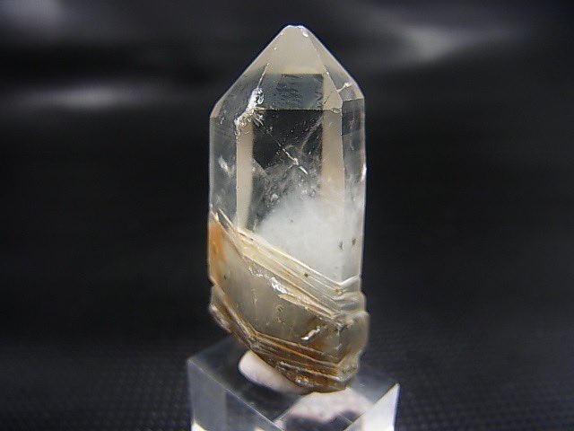 perfectstone_yh's tweet image. この袈裟斬り型インターフェレンス水晶はダルネゴルスクっぽい。日本が誇るマリモ水晶❣️
