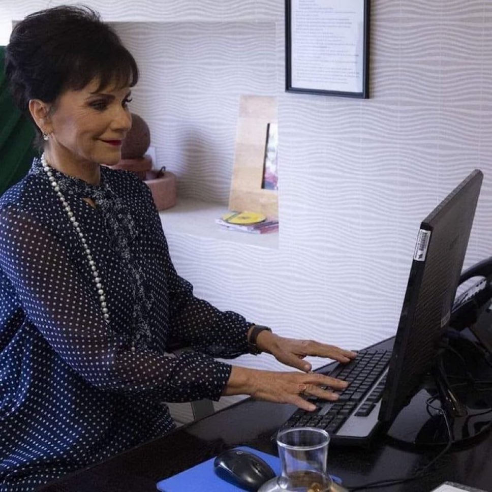 Jorge_luis_agr's tweet image. Yo buscando la relación que podrá tener la bola disco con Paola Suárez o con Karina Torres
#LaCasaDeLosFamososMx