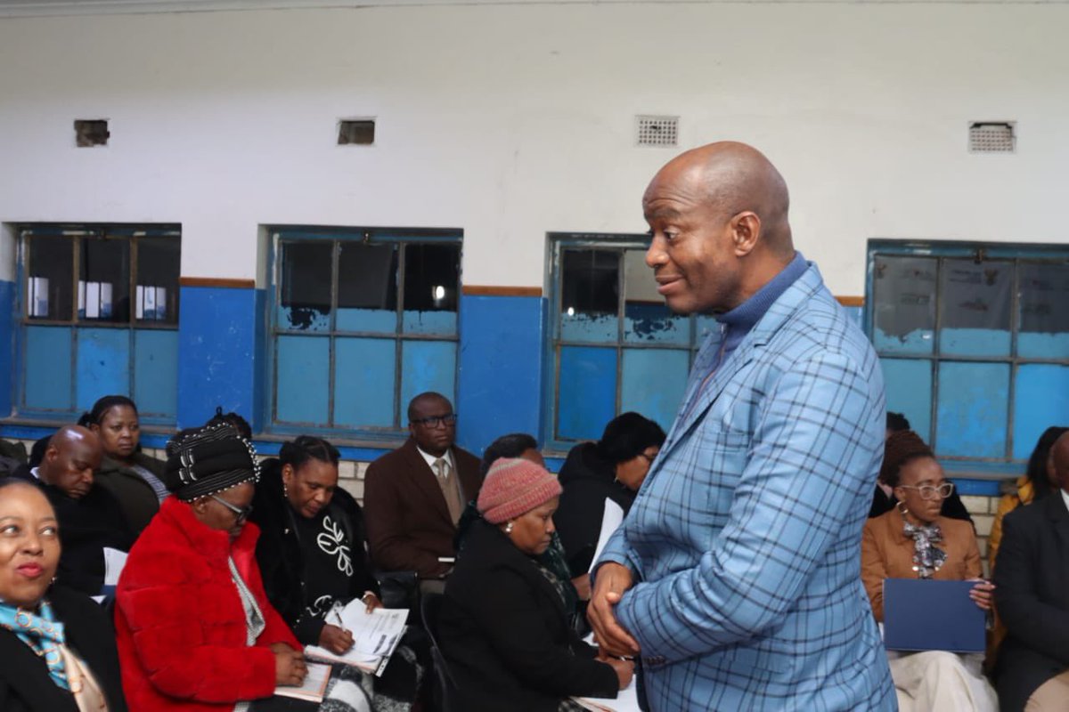 HubertMweli's tweet image. Good morning! This morning we are starting at Bazindlovu Secondary School for our meeting with OR Tambo Inland Education District officials. Our focus is learner support and the plans that the district has to make sure that no learner is left behind.@DBE_SA @ElijahMhlanga