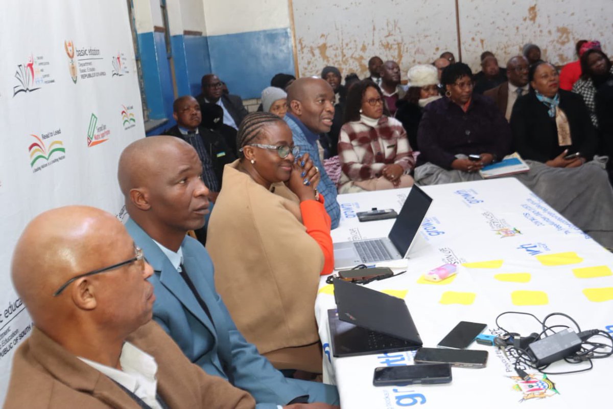 HubertMweli's tweet image. Good morning! This morning we are starting at Bazindlovu Secondary School for our meeting with OR Tambo Inland Education District officials. Our focus is learner support and the plans that the district has to make sure that no learner is left behind.@DBE_SA @ElijahMhlanga