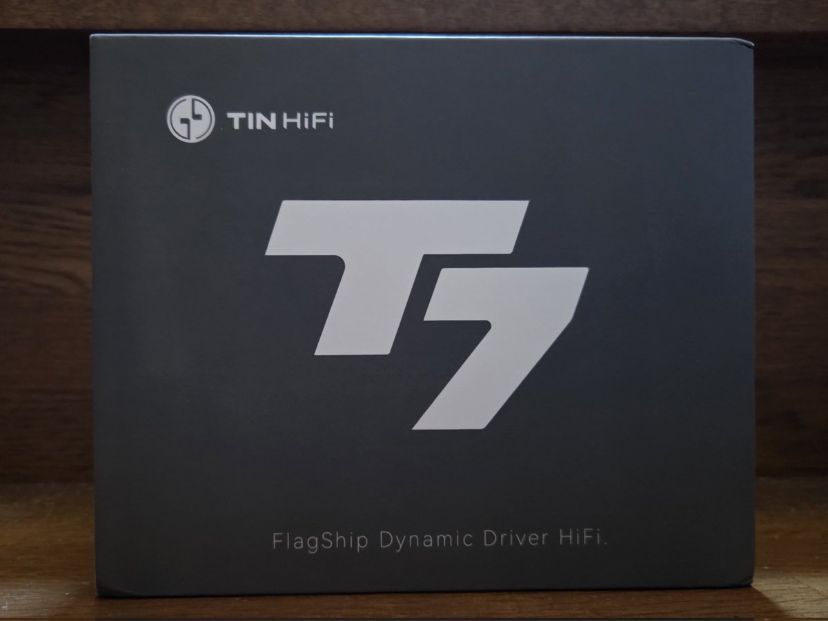 TINHIFI T7です。
評判が良くて前々から気にはなっていたんですがタイミングが合わずに買いそびれていました。
でも実機試聴させてもらったら買うしかなかった･･･そういうイヤホンです。