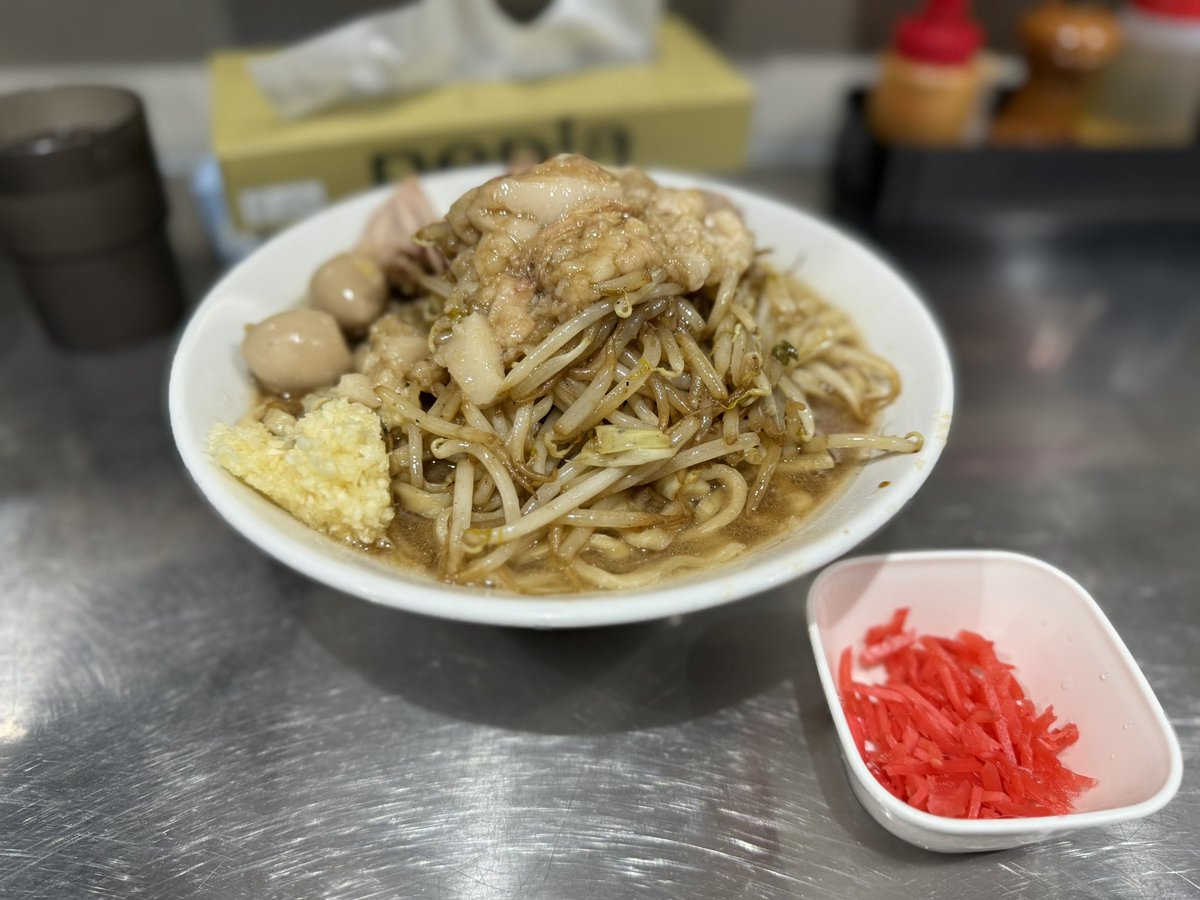 aiase's tweet image. 麺屋じゃっくぽっと
茹で野菜ではなく焼き野菜で紅生姜を無料トッピングで出してくれる北綾瀬の二郎インスパイア
焼いた野菜と紅生姜で「あれ?俺今焼きそば食ってるんだっけ?」と脳がバグりましたw