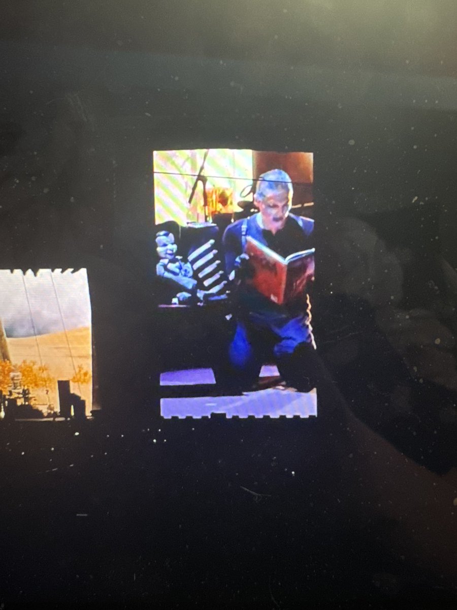 sat_on_a_train's tweet image. UH??????,,?,