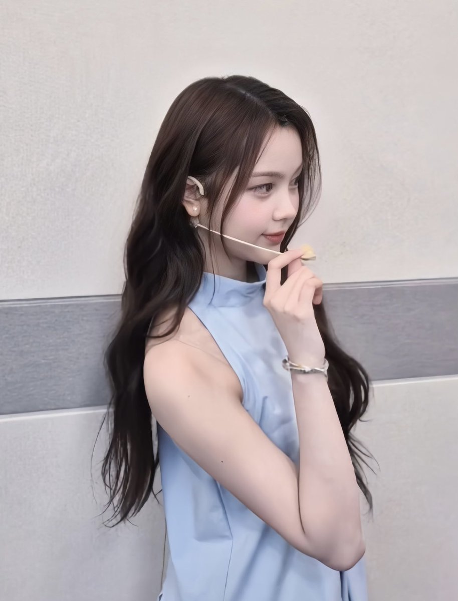 amlified's tweet image. Carmen has that idol vibe that makes you so interested in her🤭