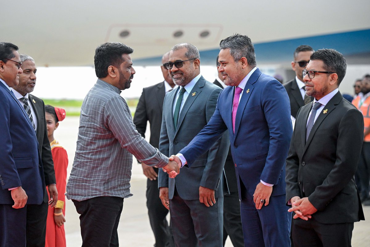 AdhadhuMV's tweet image. އަވައްޓެރި ސްރީލަންކާގެ ރައީސް، އަނޫރާ ކުމާރާ ޑިސަނަޔަކެ ފުރަމާނަ ދަތުރެއްގައި މިއަދު ރާއްޖެ ވަޑައިގަތުން
ތަފްސީލް: adhadhu.com/article/70935