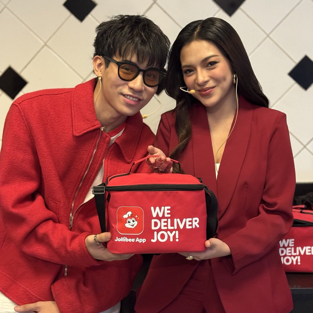 zellereen's tweet image. seated. still. in awe of what’s already happened—yet even more in awe of what’s happening and what’s coming. the doors are opening, and they’re walking through them hand in hand.
JOY DELIVERED WITH MIKBRENT
#MikBrentforJollibee | #JollibeeApp