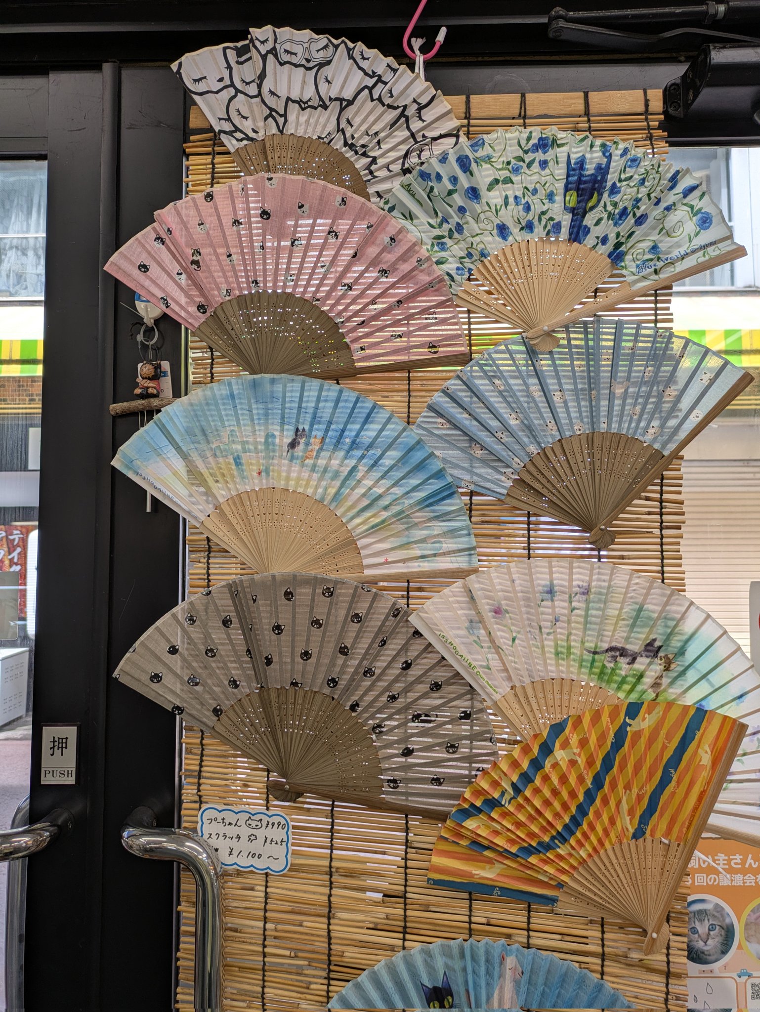 カヤ　　　☪︎⋆ ✯ ☽様お取り置き　8/20まで　猫　レジン　白いハイビスカス 夏デザートにゃんこ🍨 白いサテンリボンとチェック柄の水色