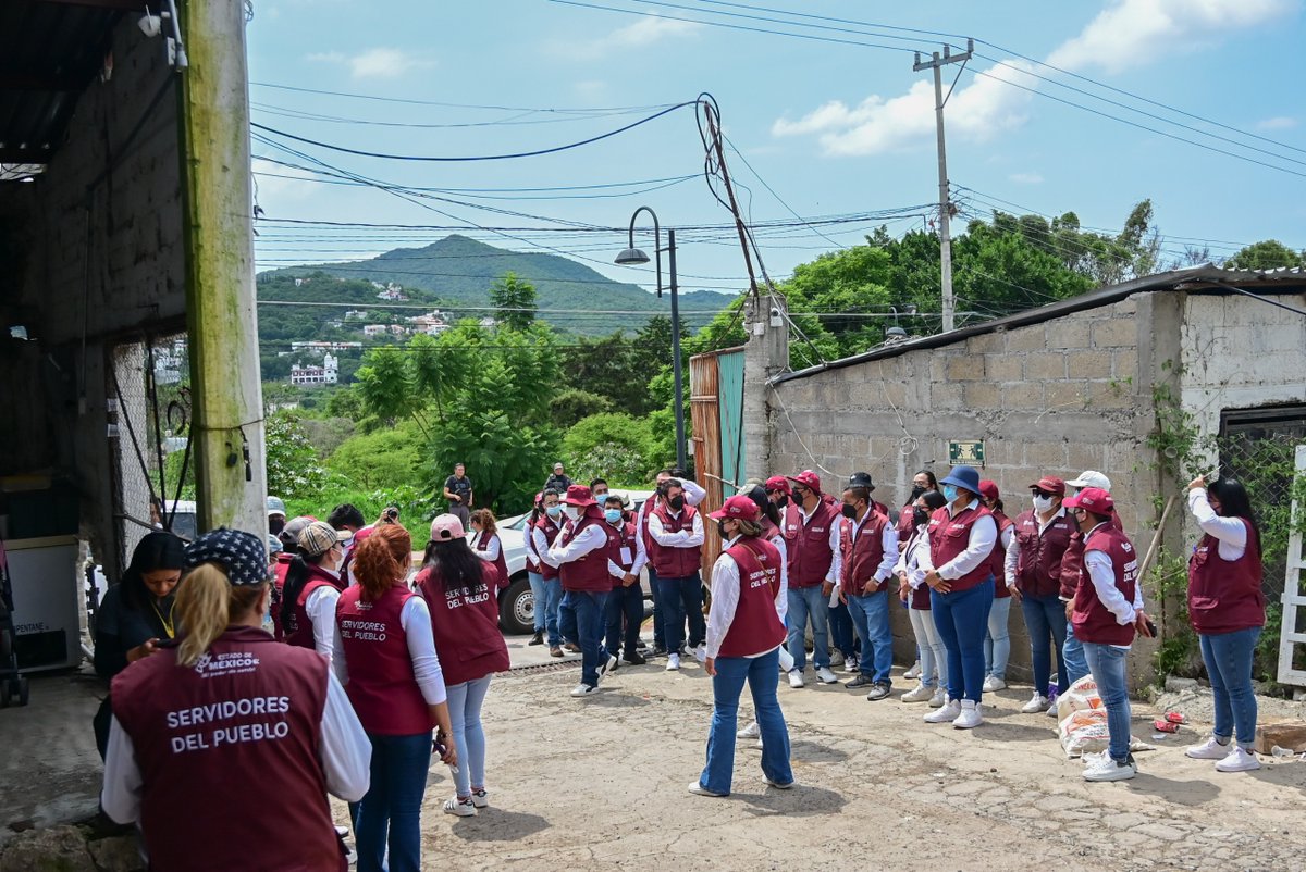 ComSocEdomex's tweet image. Operación Liberación: @Edomex distribuye material de construcción, carne, aves y ganado asegurado entre la población de municipios del sur
Los bienes son distribuidos por @BienestarEdoMx a través de los Servidores del Pueblo.
Más detalles : goo.su/ER35IMg
