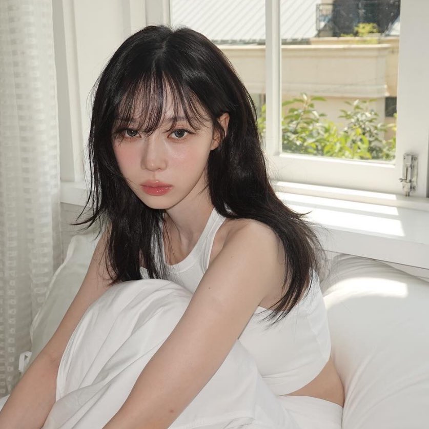 dreamofwntr's tweet image. please I love this hairstyle on her