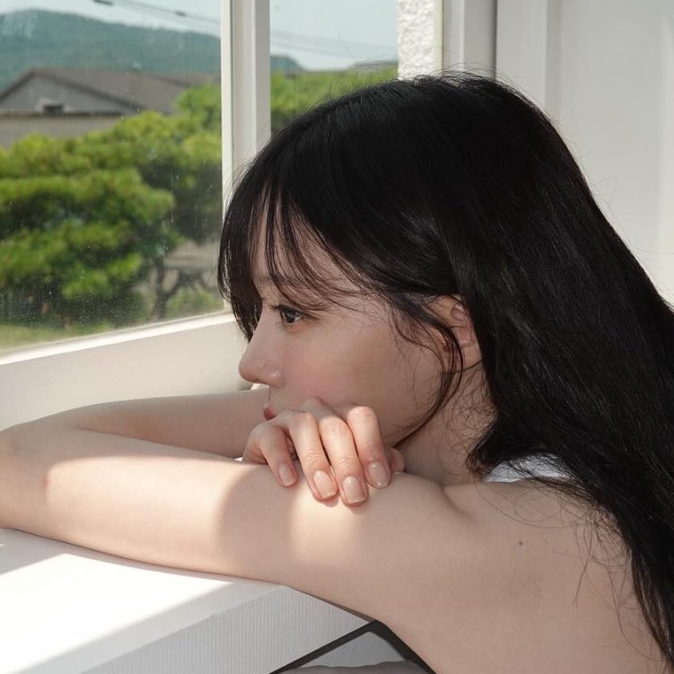 dreamofwntr's tweet image. please I love this hairstyle on her