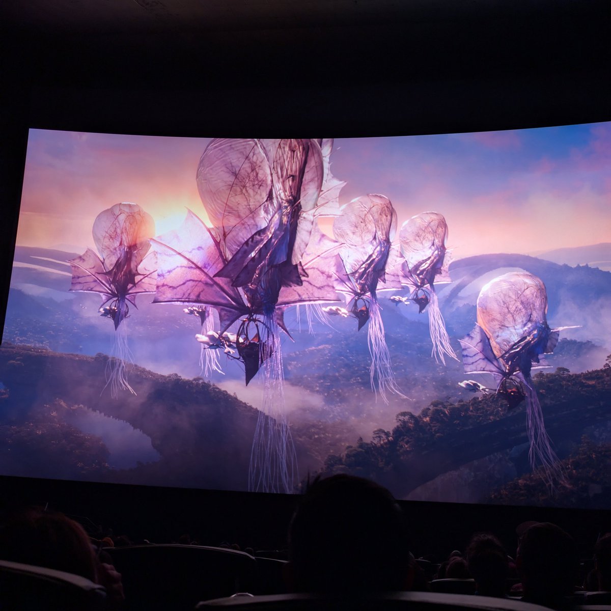 varsham214's tweet image. Avatar 3 trailer in IMAX is spectacular
A visual feast incoming 💥💥💥
Just look at those colours 🤌
