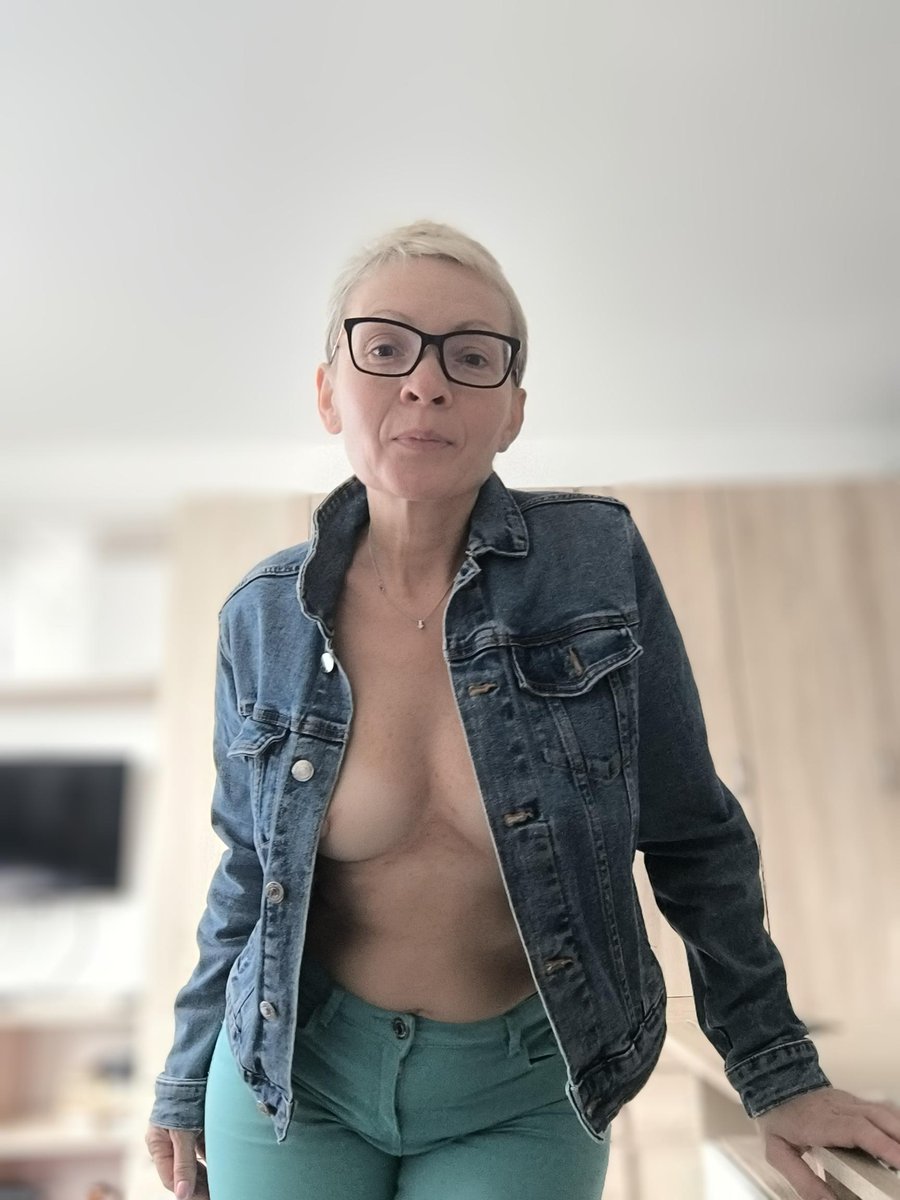 Привіт синочки, всі вже зранку подрочили ?)
#хтивка #хтивийпонеділок