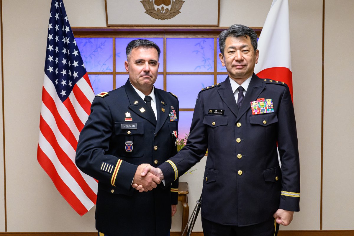 🇺🇸🇯🇵GEN MORISHITA, CS, JGSDF presented a certificate of appreciation with Defense Cooperation Medal to COL Heilman, outgoing Staff G4, USARJ for his commitment to defense cooperation between JPN-US Army on 25 JUL 2025.
#JGSDF will continuously cooperate with US Army to maintain