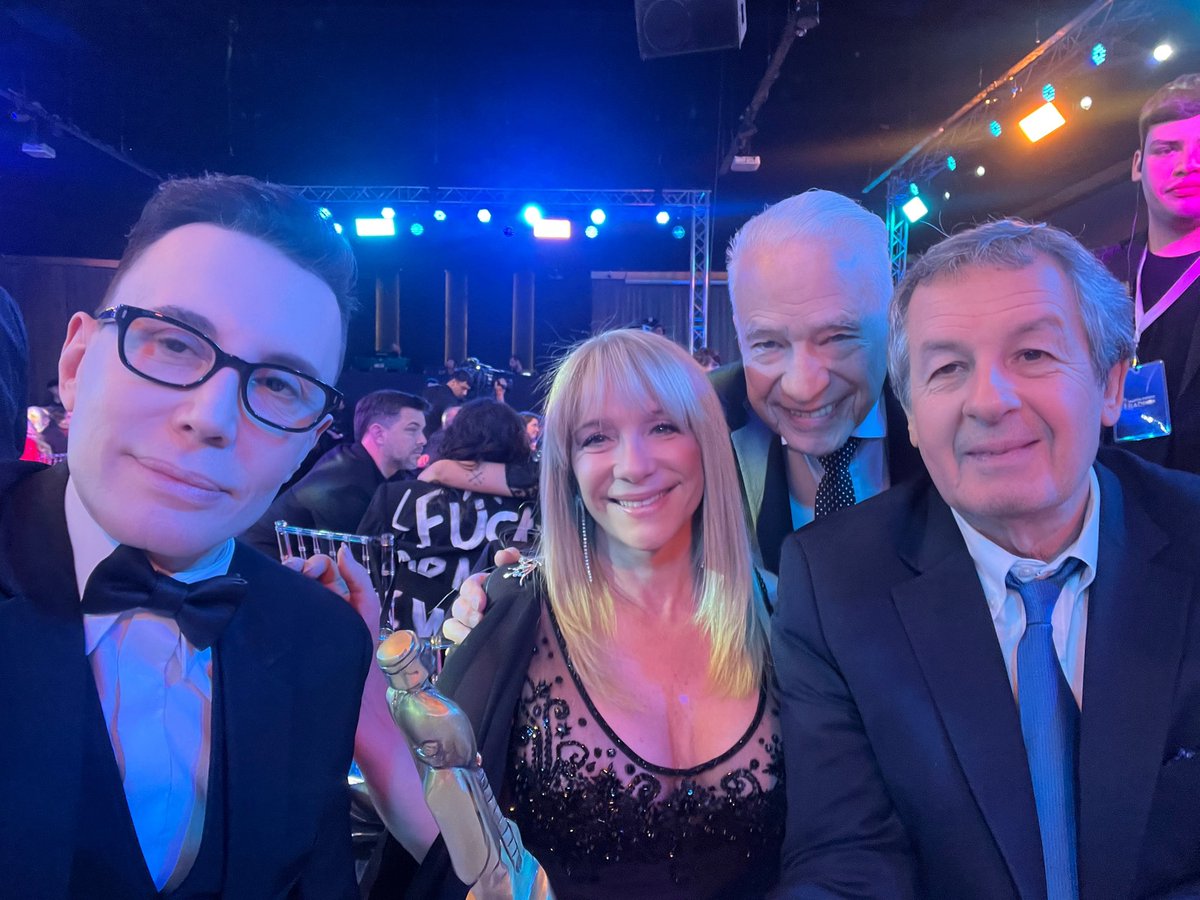 Marcelo Polino (@marcelopolino) on Twitter photo #MartinFierroRadio Linda noche!
Mesa <a href="/radiomitre/">Radio Mitre</a> <a href="/DrCormi/">Dr Alberto Cormillot</a> #JorgePorta #MariaIsabel 🤩🙌 #MartinFierroRadio Linda noche!
Mesa <a href="/radiomitre/">Radio Mitre</a> <a href="/DrCormi/">Dr Alberto Cormillot</a> #JorgePorta #MariaIsabel 🤩🙌