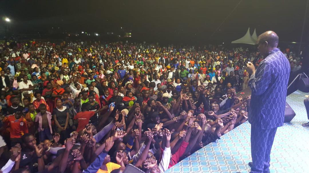 SpiceFMHoima's tweet image. UPDATE: Pastor Robert Kayanja of Rubaga Miracle Center, Kampala has concluded his two day conference and crusade in Hoima City attracting thousands of believers.