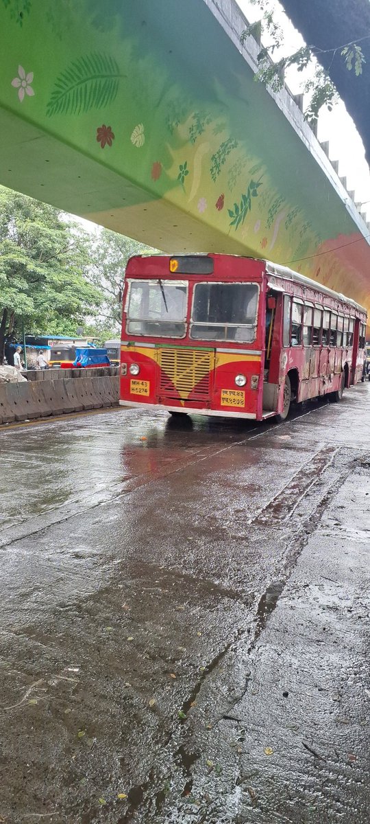 AlfredDsouzaPro's tweet image. Nmmt JNNURM CNG on route 2 to Purna rare sighting #nmmt #ashokleyland