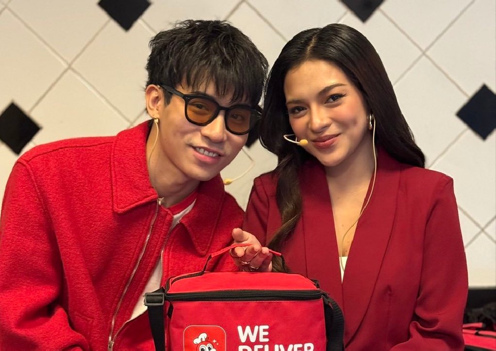 triswisss's tweet photo. guys.. guys.. guys.. huhuhu endorser na nga yan sila ng jollibeeeeee!! super dasurv para sa pagka tanggal angas ni brenty dito huhu ctto po sa pics

JOY DELIVERED WITH MIKBRENT
JOY DELIVERED WITH MIKBRENT
#MikBrentforJollibee #JollibeeApp https://t.co/koEisDndWF