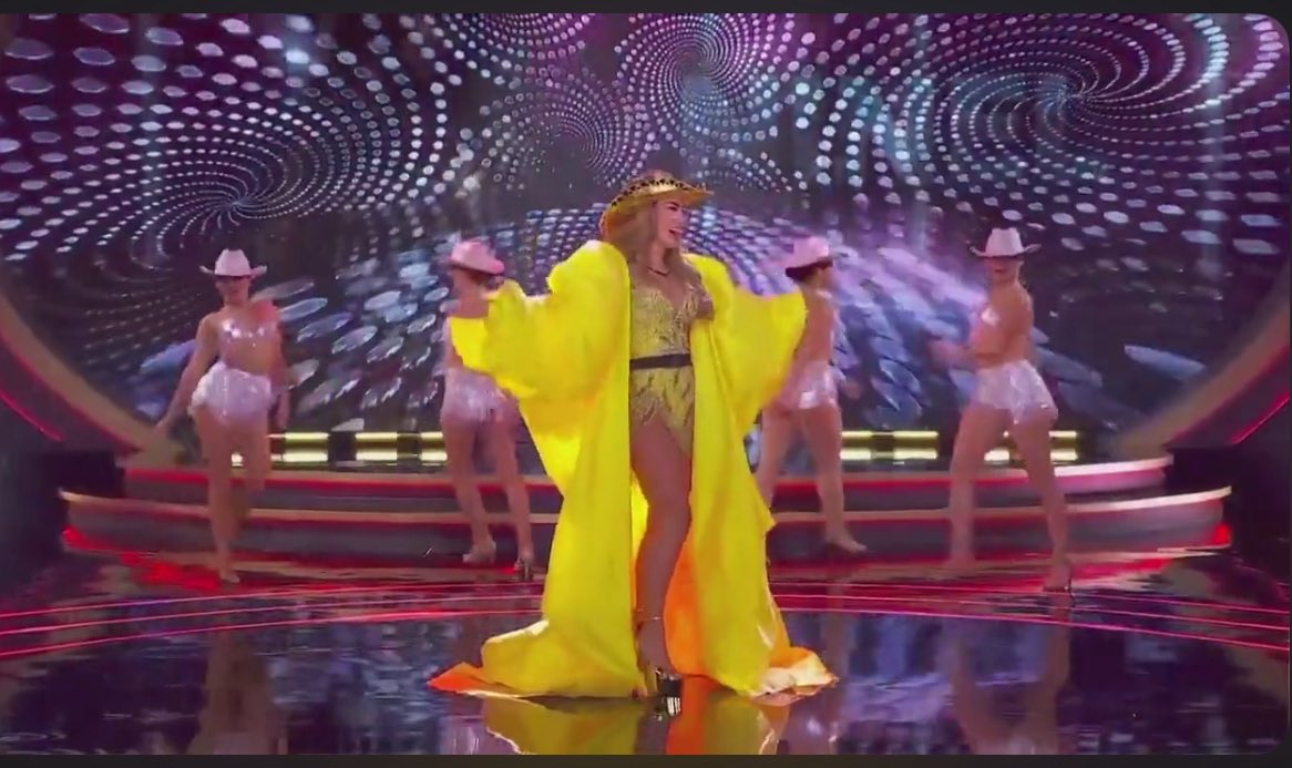 oswaldomujica's tweet image. A esta reina lo menos que le operaron fue un quiste. Se ve DIVINA 
#NinelConde en #LaCasaDeLosFamososMx