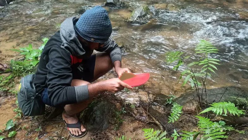 SciResMatters's tweet image. A global study shows that teaching river histories through diatoms helps students link past pollution to present solutions, boosting their action-oriented attitudes toward water quality.
Read: researchmatters.in/news/how-teach… to deep-dive!
#waterquality #environmentaleducation #diatoms…