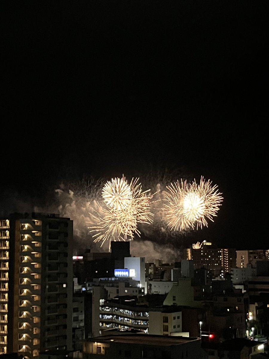zaiyasha's tweet image. 午後になってしまいましたが在野社、始業しています。
週末、沼津市は花火大会でした。
2日間で合計12000発を打ち上げたそうです。