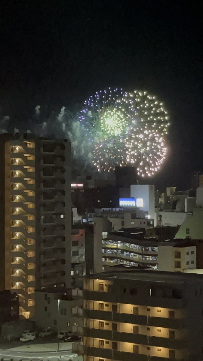 zaiyasha's tweet image. 午後になってしまいましたが在野社、始業しています。
週末、沼津市は花火大会でした。
2日間で合計12000発を打ち上げたそうです。