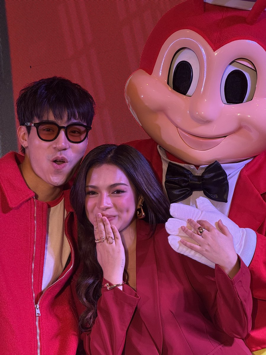 zellereen's tweet image. Like Jollibee’s chickenjoy and gravy, or sundae and fries. Some things are just meant to be together. Mika and Brent? That’s a combo no one comes close.
JOY DELIVERED WITH MIKBRENT
#MikBrentforJollibee | #JollibeeApp