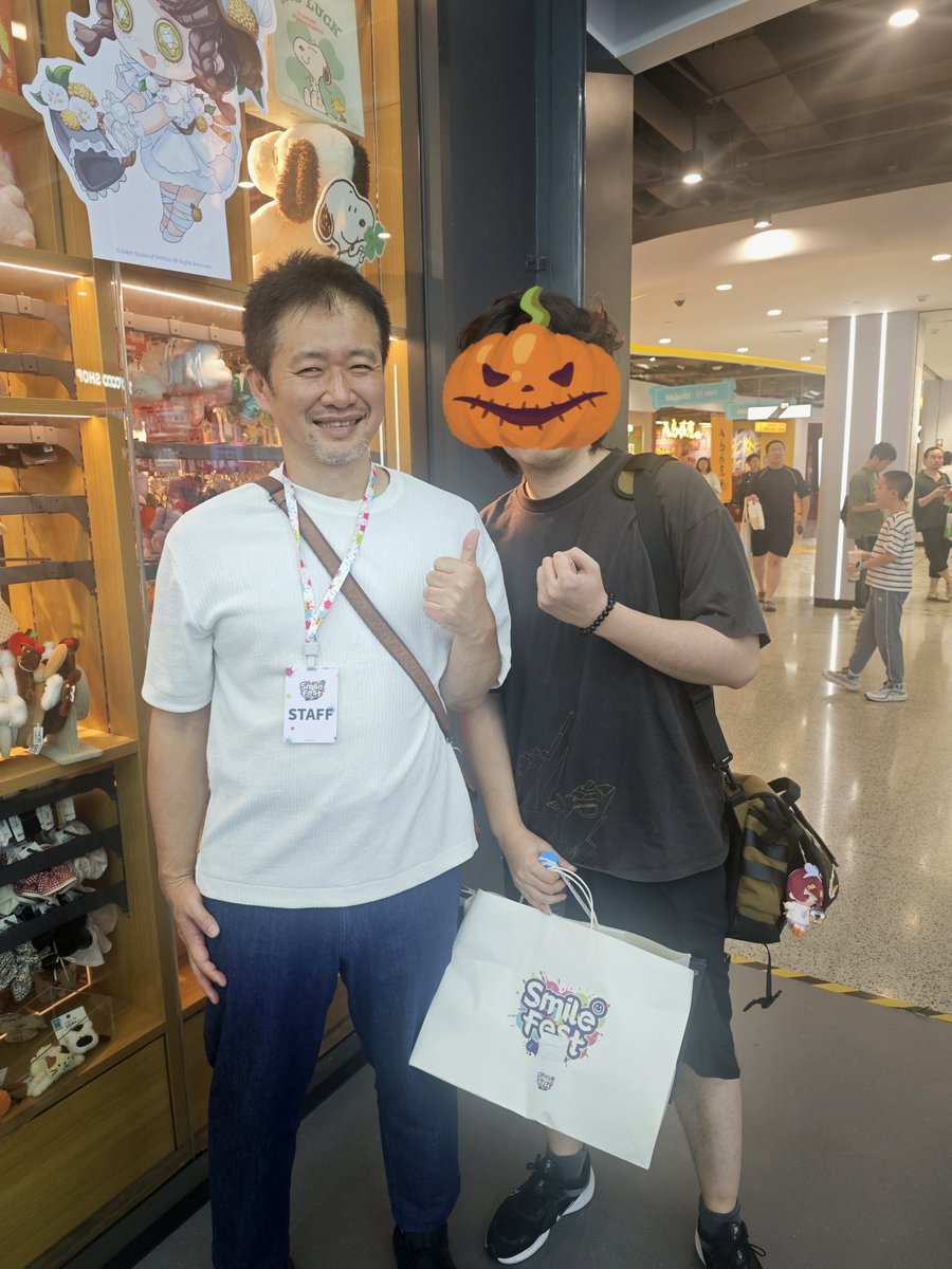 FCannon74's tweet photo. 先日スマフェス上海で田中ヒロさんに会った
moderoidとthe合体シリーズの新品楽しみにしています! https://t.co/vCXfeBy1YS
