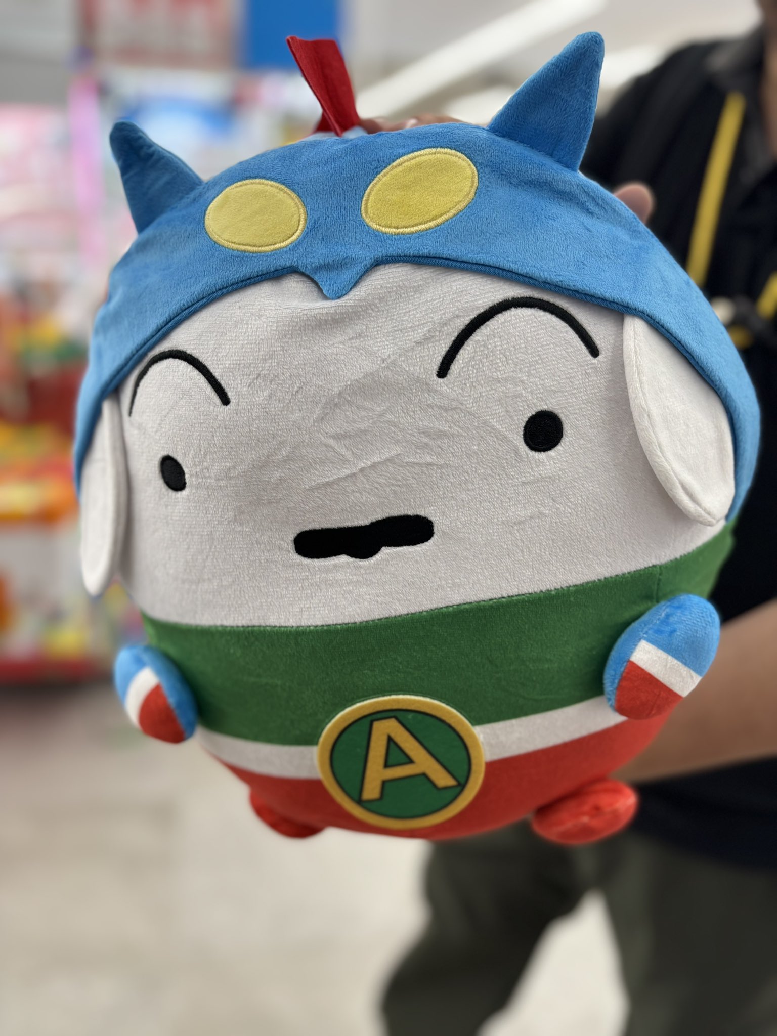 クレヨンしんちゃん BIGぬいぐるみ クレヨンしんちゃん アクション仮面 BIGぬいぐるみ - メルカリ