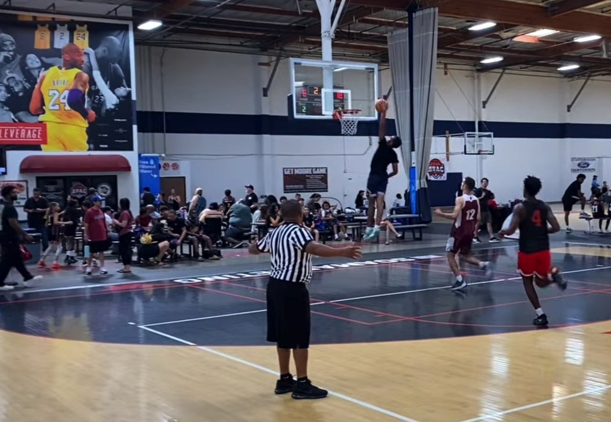 Mike Coleman (@bmc_1906) on Twitter photo Kobe keeping a close eye on Bryce Coleman. #RepresentLA <a href="/BryceColeman26/">3⭐️Bryce Coleman</a> <a href="/mjcoleman__/">Mj Coleman</a> <a href="/CreanFootball/">Crean Lutheran Football</a> Kobe keeping a close eye on Bryce Coleman. #RepresentLA <a href="/BryceColeman26/">3⭐️Bryce Coleman</a> <a href="/mjcoleman__/">Mj Coleman</a> <a href="/CreanFootball/">Crean Lutheran Football</a>