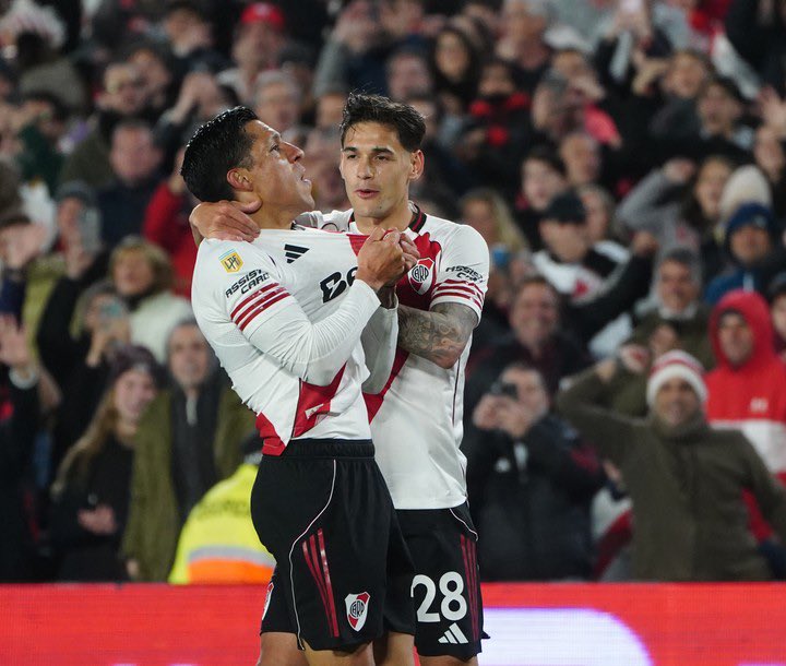 turcocarp's tweet image. Era un gol para el recuerdo de años. El contexto me hizo acordar al que sí le cobraron al Lobo Ledesma en ese mismo arco. Era un grito increíble de todo el Monumental, y un festejo merecido para él en esta última parte de su carrera. El fútbol a veces es un poco hijo de puta.