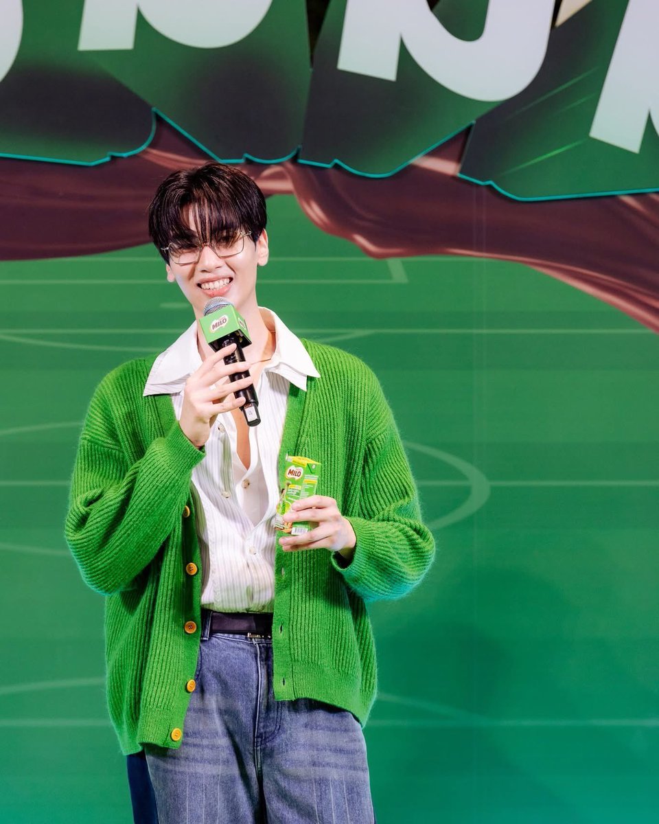 Dunk_OfficialTH's tweet image. 🎉✨ ภาพโมเมนต์สุดฟิน! อร่อยไปกับไมโล อื้มมมม 😋 ในกิจกรรมพิเศษ #MILOMMMxDUNK กับ “ดัง ณัฎฐ์ฐชัย” ที่บิ๊กซี โครงการฟีนิกซ์ ประตูน้ำ วันที่ 27 ก.ค. กับ 50 ผู้โชคดีและเพื่อนๆ ที่ได้สัมผัสประสบการณ์ไมโลอื้มมมอย่างใกล้ชิด! 💚💥
#MILOTHAILAND
@dunknatachai #dunknatachai
