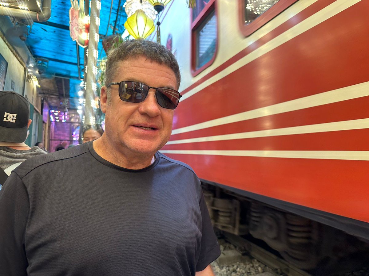 Mr_D_Baker's tweet photo. Train Street - Hanoi 🇻🇳 https://t.co/djztWxTNmJ