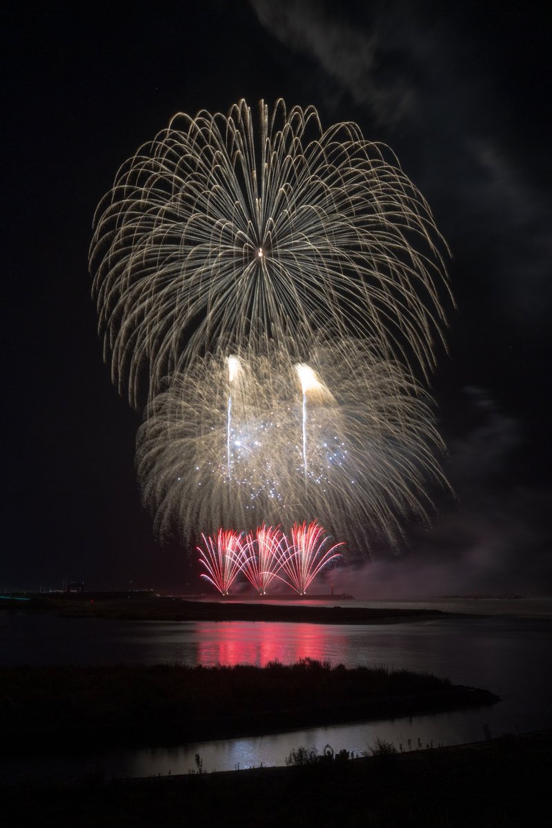 みなこい港まつり 花火

久しぶりにカメ活
家からすぐ近くやきシャリー乗って、三脚かついで久しぶりにカメラ持って撮ってきた📸

（レリーズどこ探しても見つからない、、、）