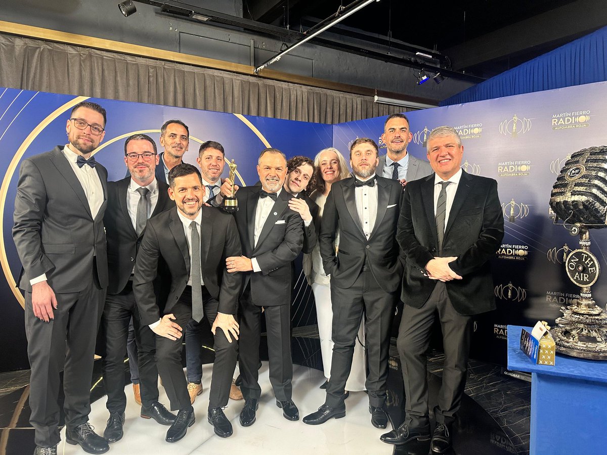 Gatosylvestre's tweet image. Gracias @aptra_ok Gracias @Radio10 Gracias a mis compañeros!Y se lo dedico a mis seguidores y oyentes!!!!!