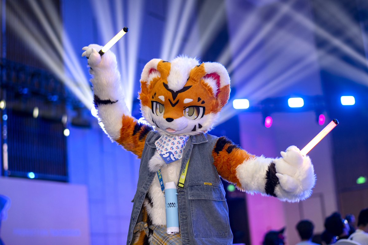 baicai_coin's tweet image. 得闲结束啦！来求求这只小老虎的返图！
#FursuitEveryday
