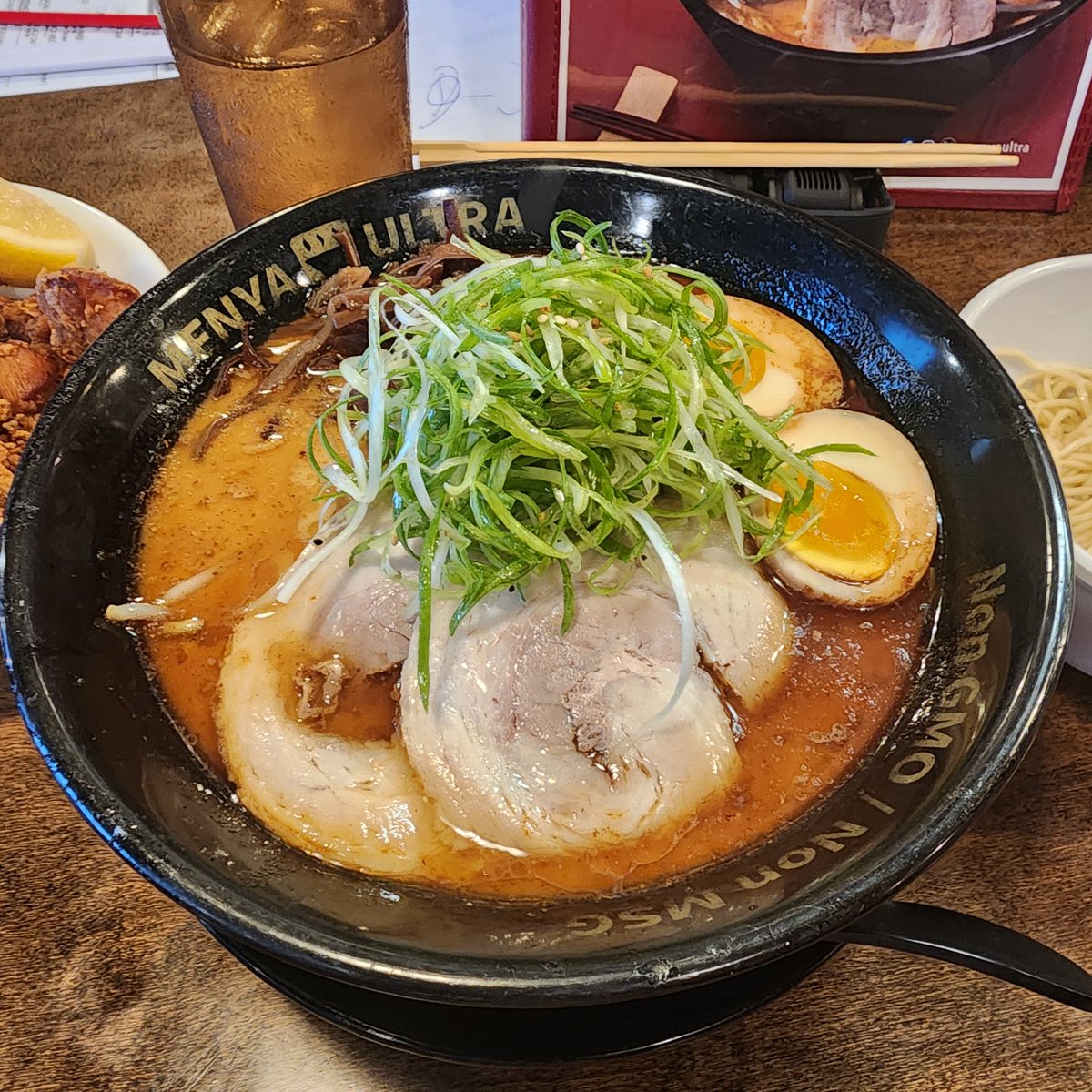 itadaki_yasu's tweet image. SDCC done!
Thank you all for an awesome event! Even with the table set up mishap in the beginning, everything was A OK. Thanks to the SDCC AA crew for being understanding, I hope that I can come again next year.
Ending this successful event with San Diegos' best ramen!