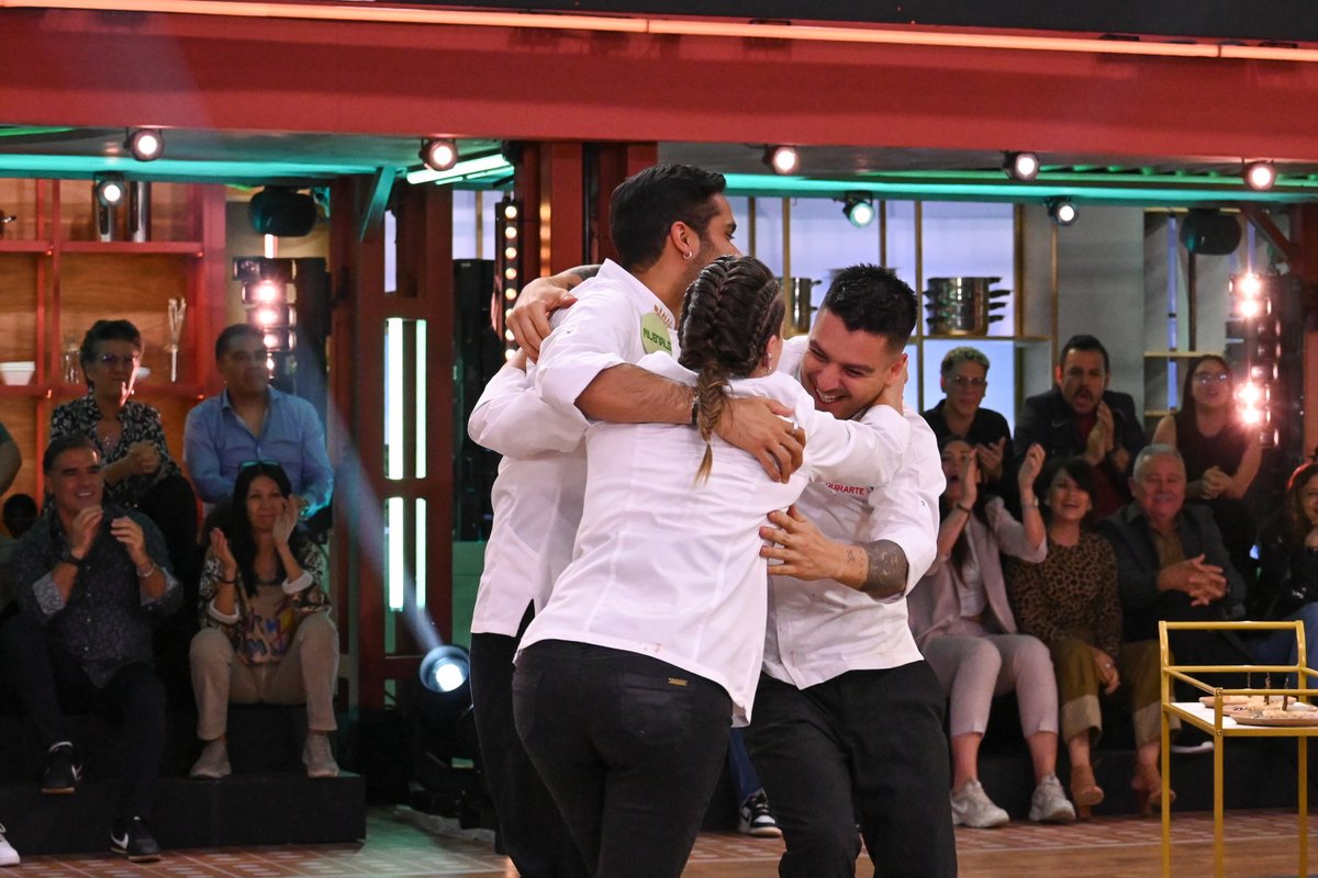 MasterChefMx's tweet image. ¡Los nervios están de punta! 😱🚨 ¿#LosMilenials o la #GeneraciónCasete harán época? Estamos a NADA de descubrirlo. 🧡🔥💚 

#FinalMasterChefCelebrity
