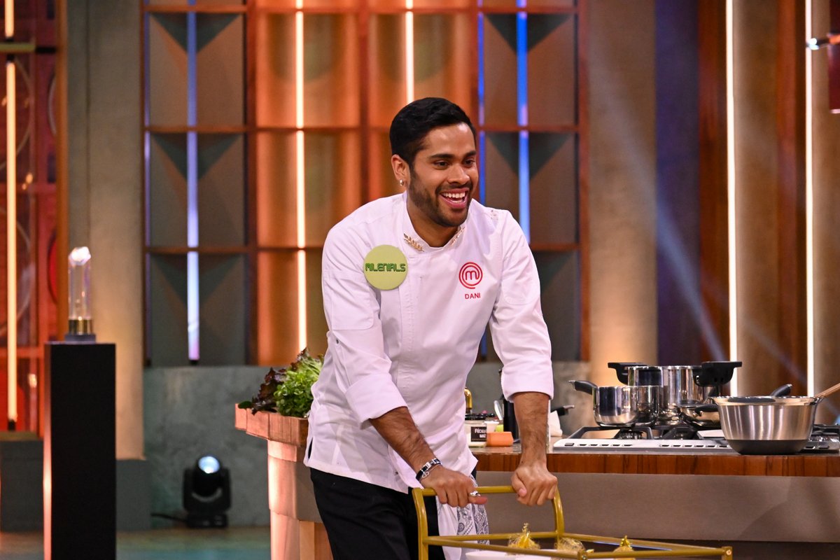 MasterChefMx's tweet image. ¡Los nervios están de punta! 😱🚨 ¿#LosMilenials o la #GeneraciónCasete harán época? Estamos a NADA de descubrirlo. 🧡🔥💚 

#FinalMasterChefCelebrity