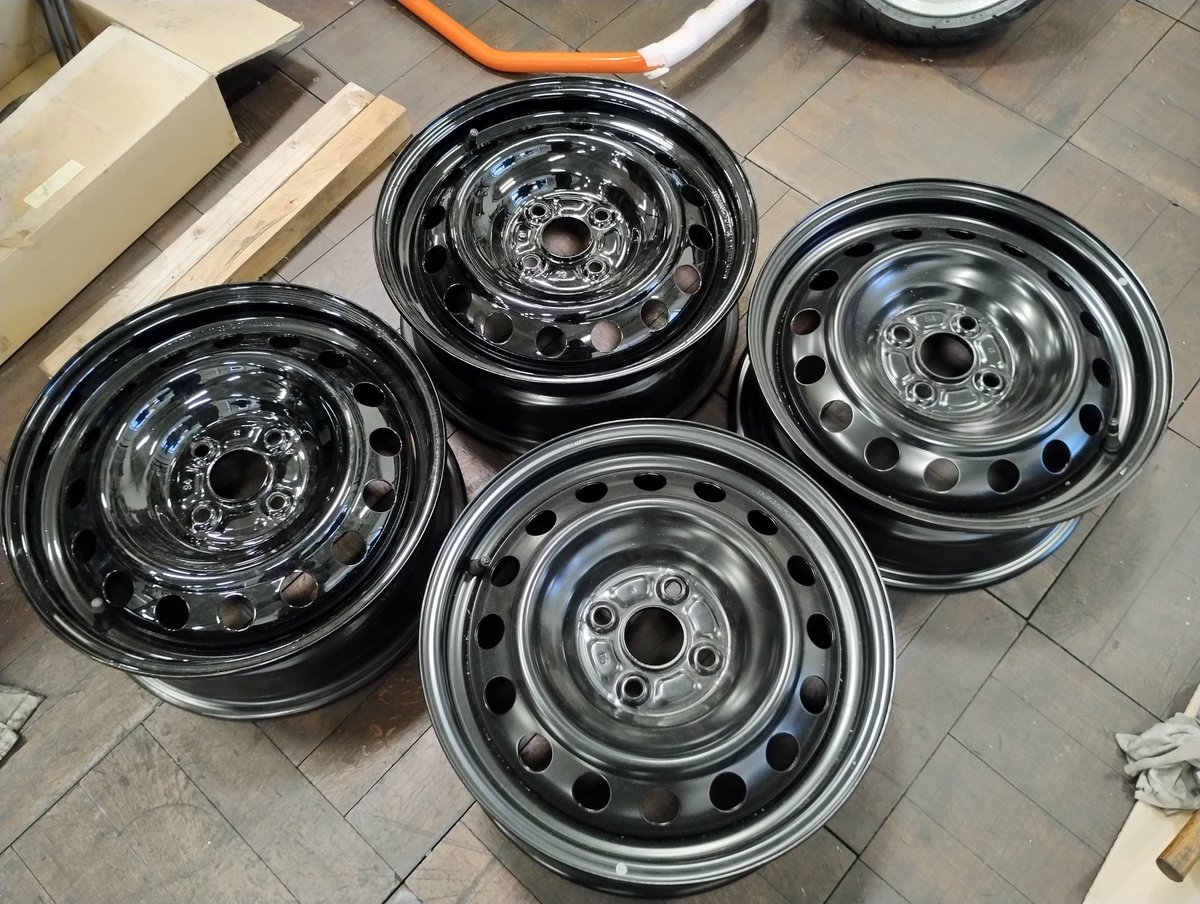 mikke_863's tweet image. 15インチ鉄チンホイール着弾！
10月の車検までに準備しとかなきゃ…(´∀｀*)ｳﾌﾌ